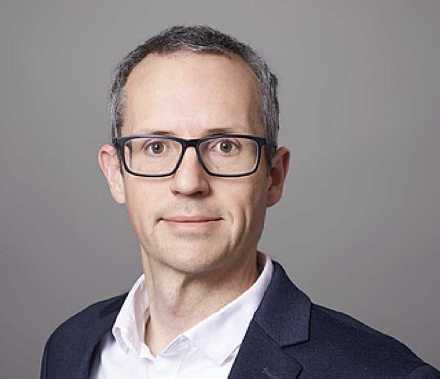 Portrait Prof. Dr. Sebastian Oetzel